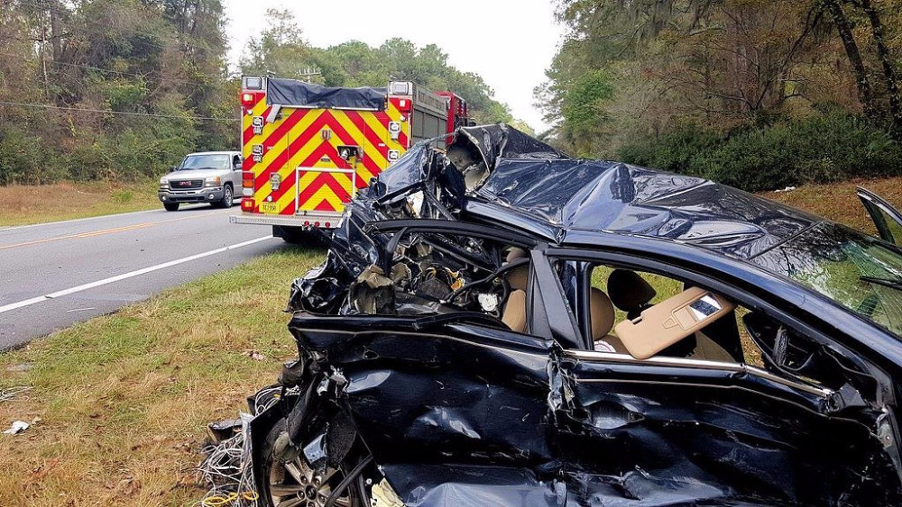 The child survived, uninjured, with help of the carseat.